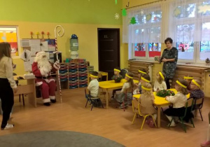 wizyta świętego Mikołaja w grupie "Jagódki"