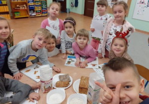 dzieci dostrzegają różnice między zwykla mąką, a ekologiczną