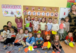 Wspólny zdjęcie dzieci i pań.