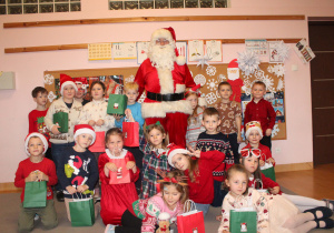 Mikołaj w grupie "Żabki"