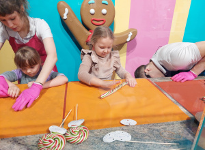 "Sówki" w Wielkiej Fabryce Elfów