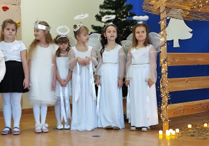 Dziewczynki podczas występu.